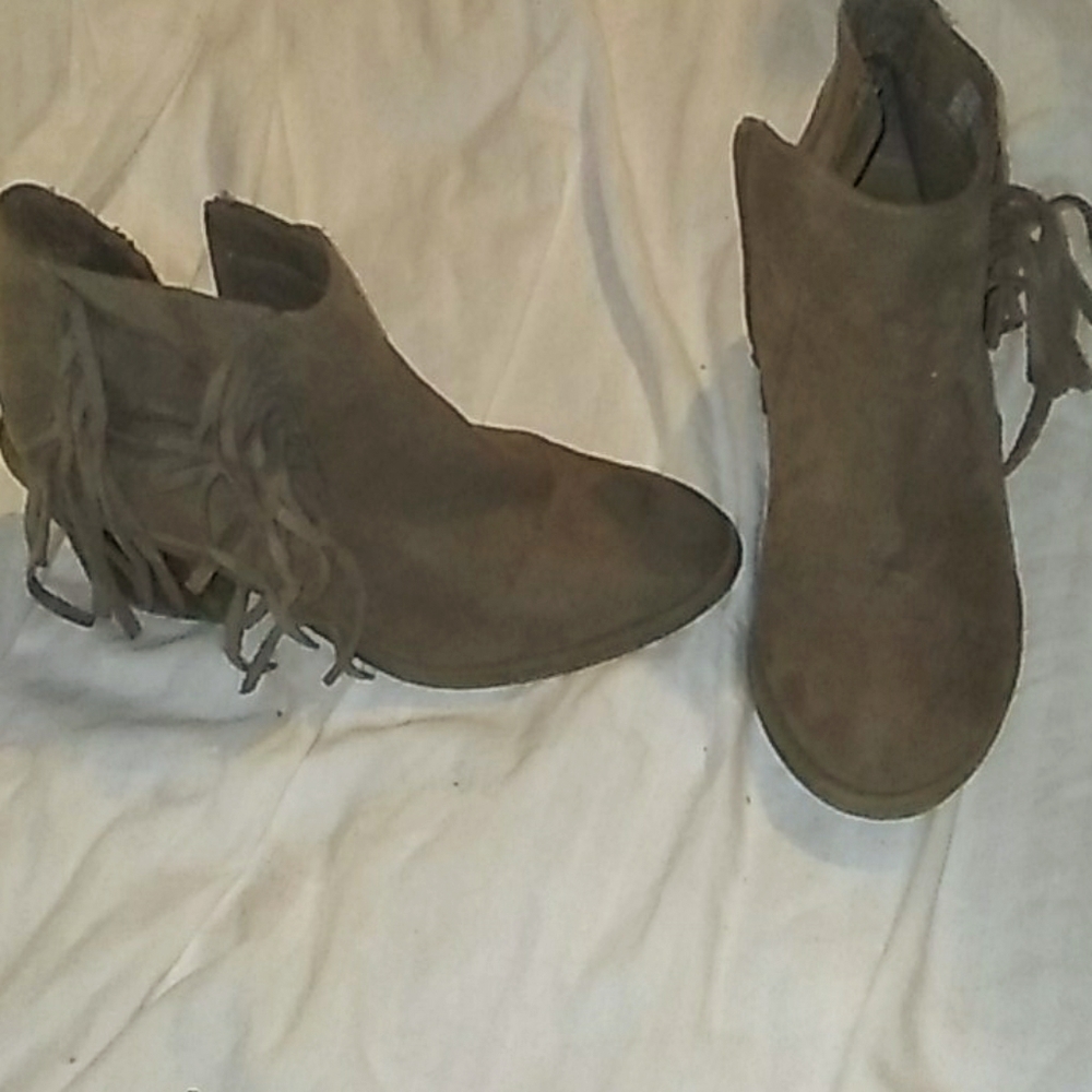 Heel boots
